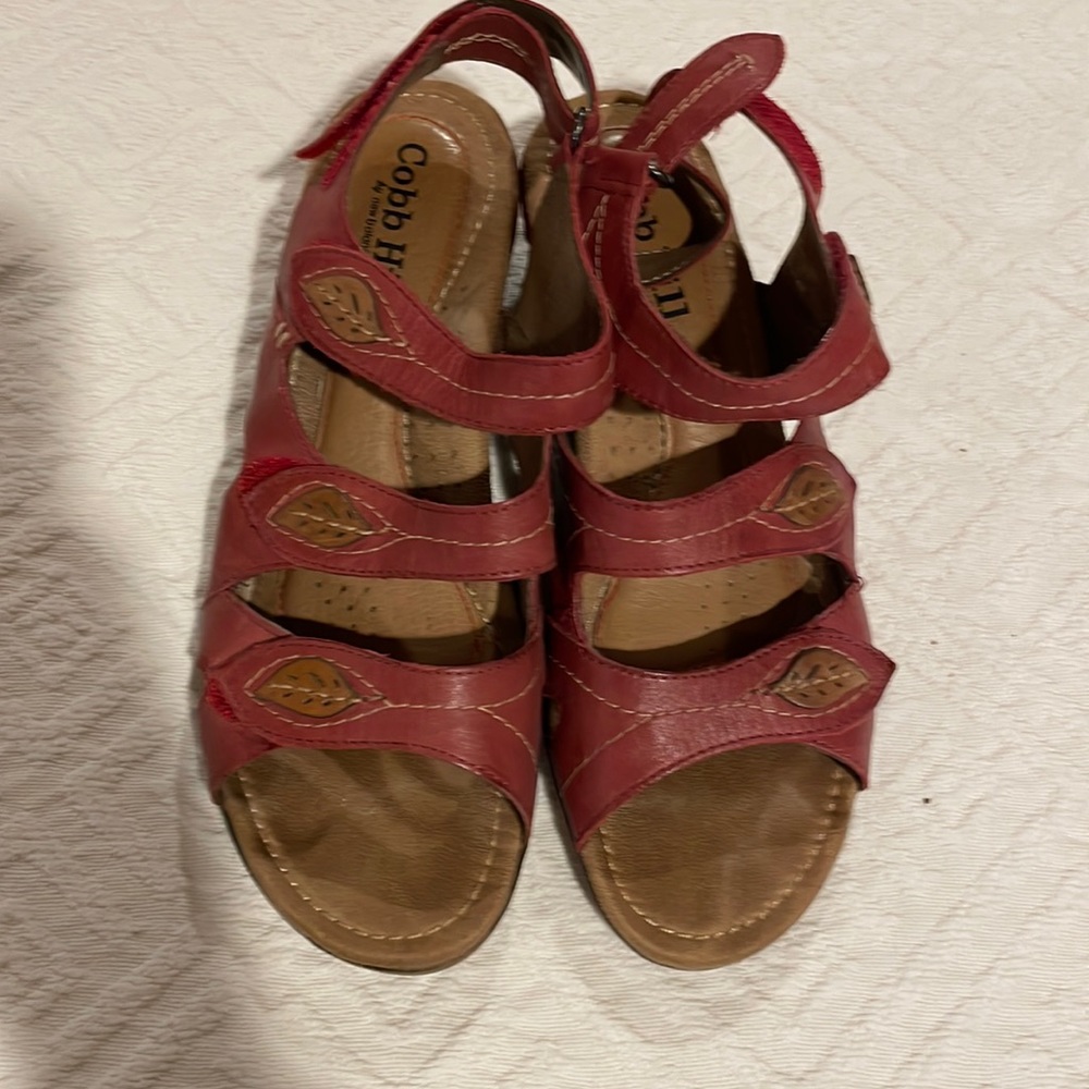 Cobb Hill 9 1/2 womens red Sandel comfort shoes  small heel New Balance